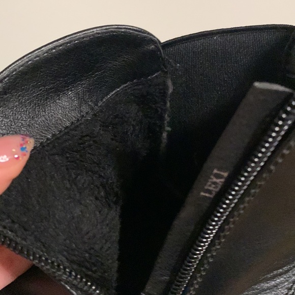 🖤 Taxi faux leather black booties 🖤 - Picture 8 of 9